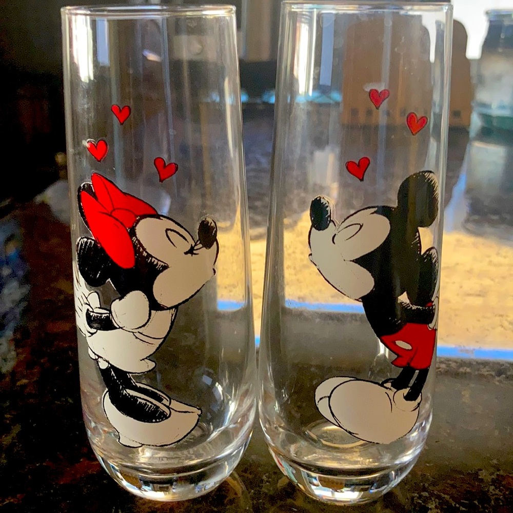 NWOT Mickey and Minnie drinking glasses
